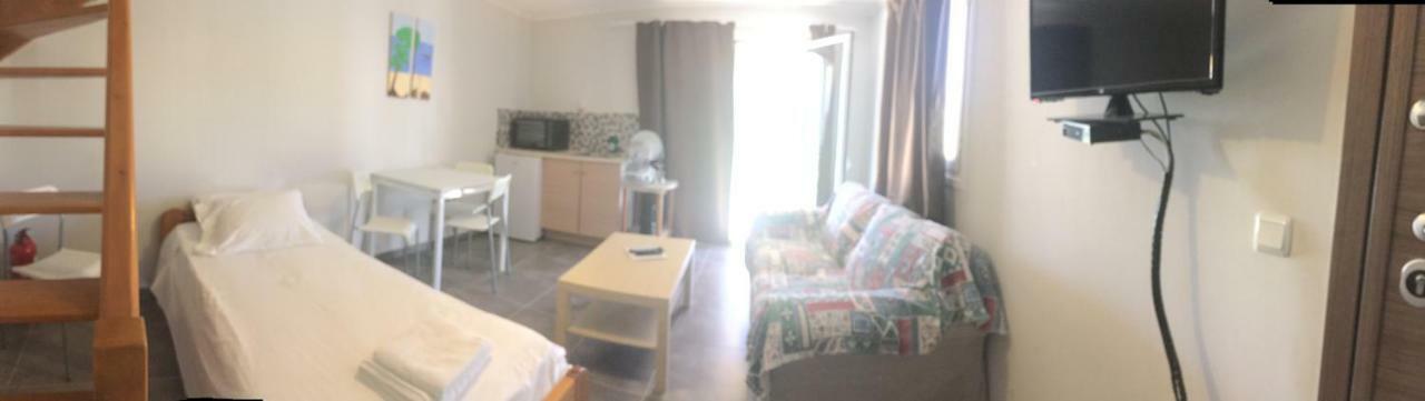 Daphne'S Boutique Apartments Livádhion Eksteriør billede